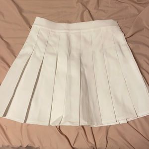 White pleaded side zip skirt